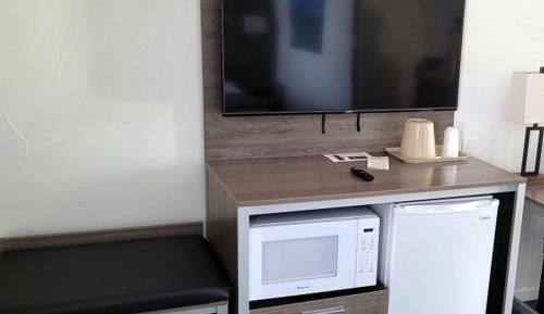 2 Double Beds with Lake View
