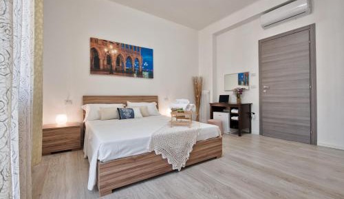 Queen Room with Shared Bathroom