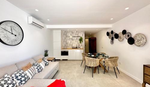 Deluxe Apartment
