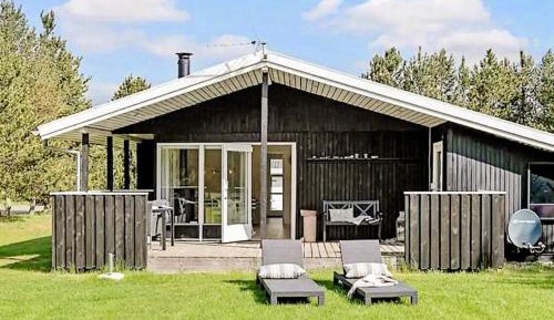 Three-Bedroom Holiday Home 