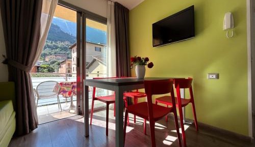 One-Bedroom Apartment with Mountain View and 2 Balconies 
