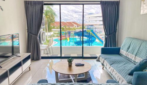 Four-Bedroom Apartment with Pool View