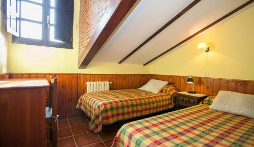 Twin Room with Shared Bathroom