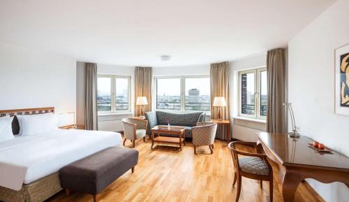 Deluxe King Room with Skyline View