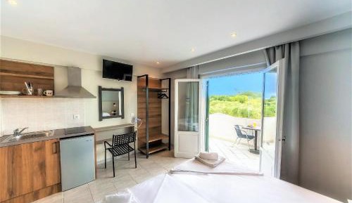 Studio (2 Adults)