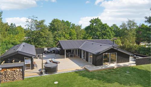 Five-Bedroom Holiday Home