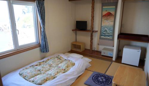 Japanese-Style Small Twin Room with Shared Bathroom - Non-Smoking
