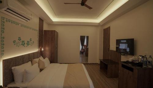 Standard Queen Room