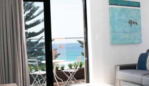Two-Bedroom Interconnecting Apartment with Ocean View and Balcony