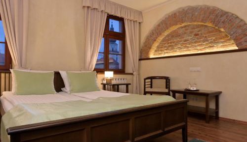 Apartment with Square view