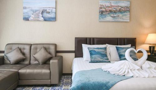 Deluxe Pool Access Double Room