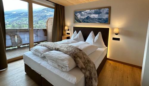 Apartment with Mountain View