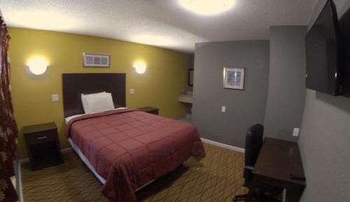 Queen Room - Non-Smoking