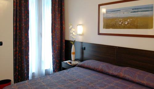 Double or Twin Room with Mountain View