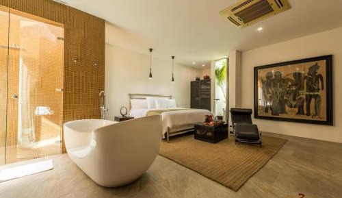 Deluxe Room (2 Adults + 1 Child)