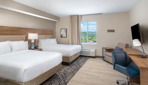 Queen Studio Suite with Two Queen Beds - Mountain View