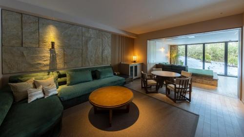 Fufu Luxury Corner Suite with Hot Spring Bath