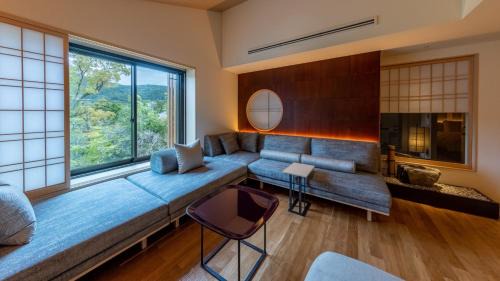 Fufu Luxury Corner Suite with Hot Spring Bath