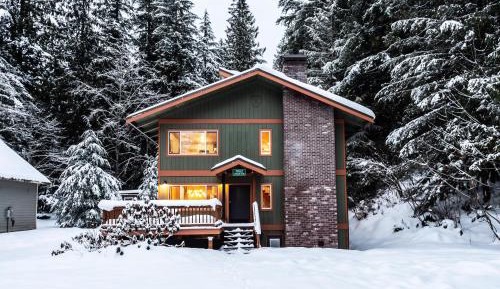 Three-Bedroom Holiday Home 