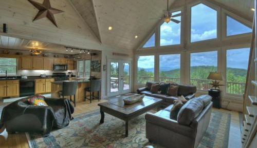 Three-Bedroom Holiday Home 