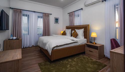 Deluxe King Suite