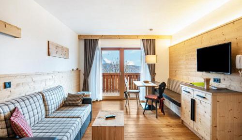 Superior One-Bedroom Apartment with Balcony