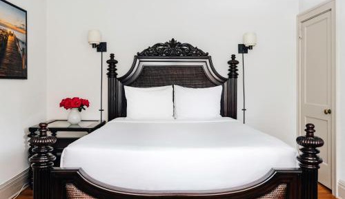 Superior Queen Suite - Pets Allowed Upon Request