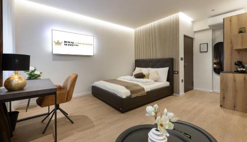 Deluxe King Suite