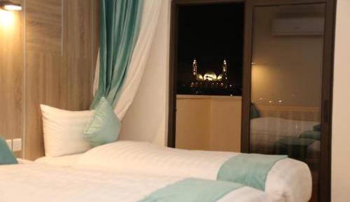 Deluxe Double Room with Side Sea View