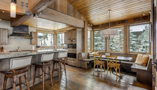 Six Bedroom Holiday Home