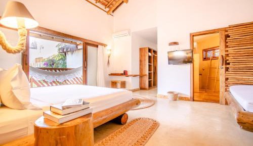 King Suite with Pool View