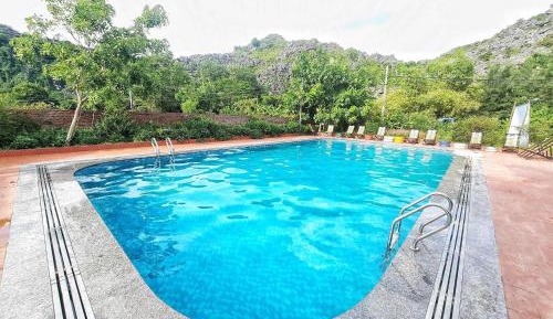 Bungalow with Garden View