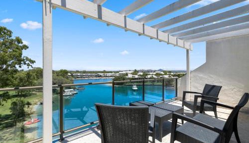 Deluxe Three-Bedroom Apartment - River Front