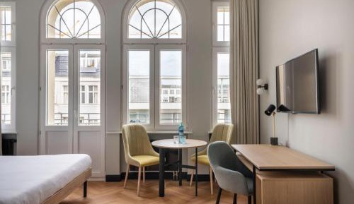 Large Studio with Kitchenette and Balcony
