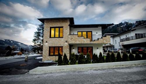 Apartment with Mountain View