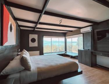 Deluxe Suite with Sea View