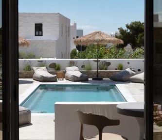 Apartment with Pool View 