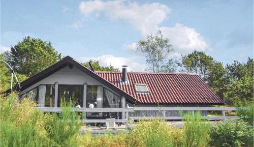 Three-Bedroom Holiday Home 