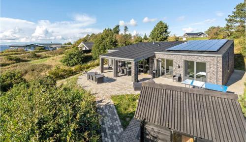 Four-Bedroom Holiday Home