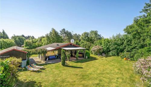 Three-Bedroom Holiday Home 