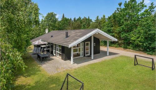 Three-Bedroom Holiday Home 