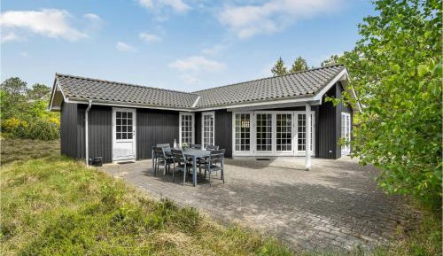 Three-Bedroom Holiday Home 