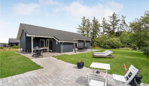 Three-Bedroom Holiday Home 