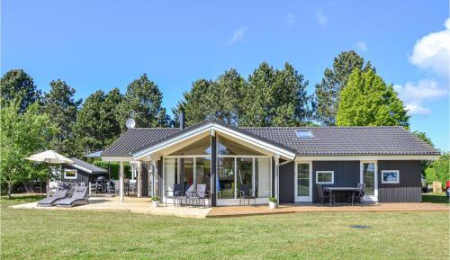 Three-Bedroom Holiday Home 