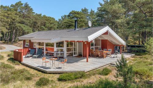 Three-Bedroom Holiday Home 