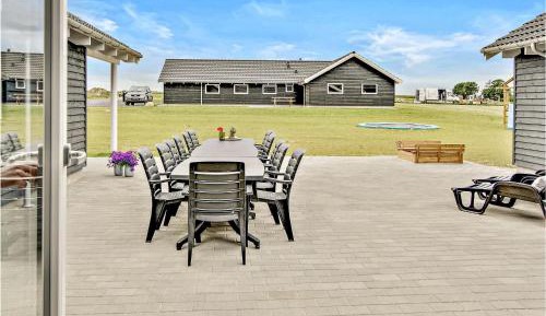 Eight-Bedroom Holiday Home