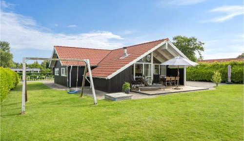 Three-Bedroom Holiday Home 