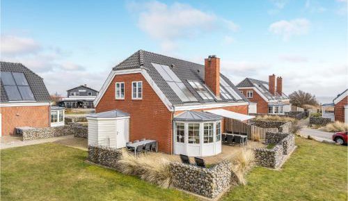 Three-Bedroom Holiday Home 