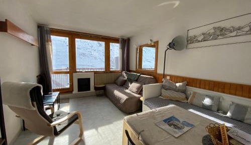 Apartment with Mountain View