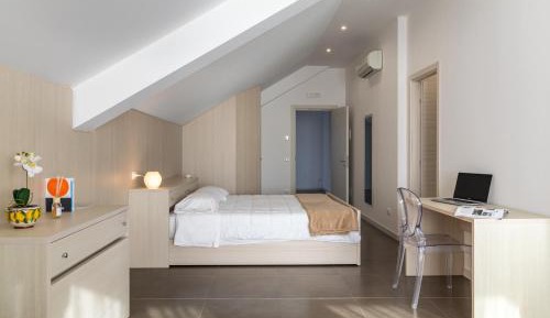 Superior One-Bedroom Apartment